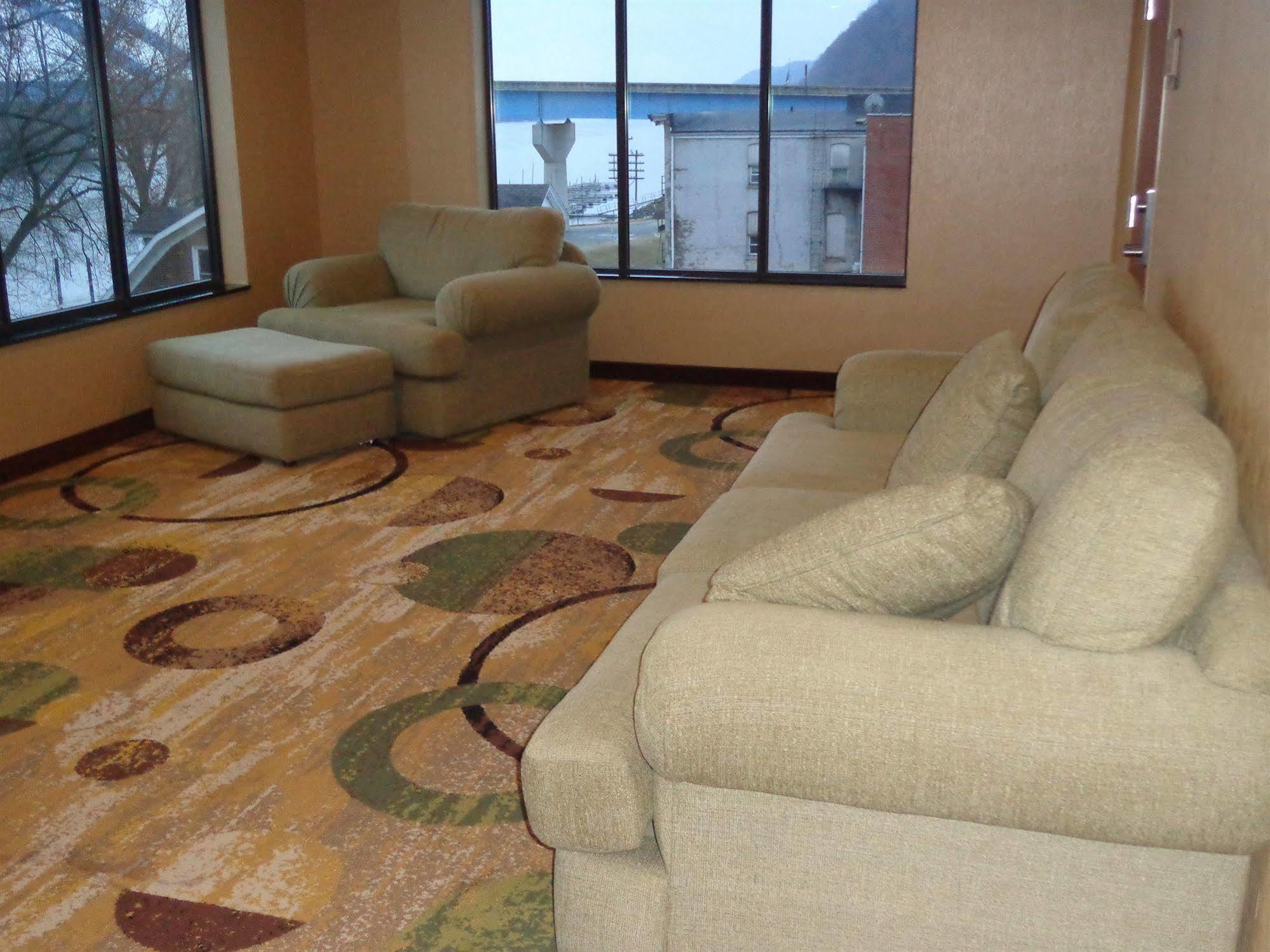 Cobblestone Inn & Suites - Marquette Eksteriør bilde