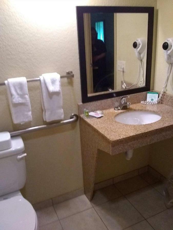 Cobblestone Inn & Suites - Marquette Eksteriør bilde