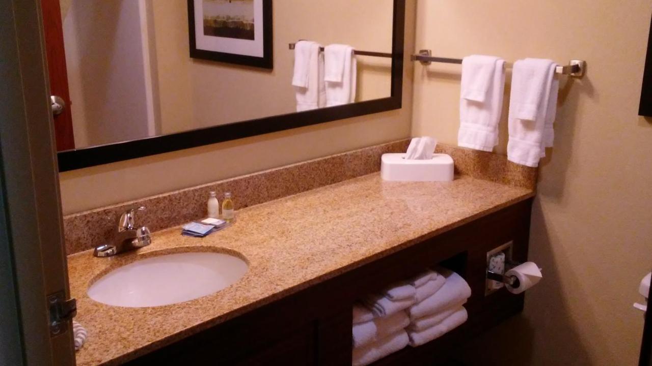 Cobblestone Inn & Suites - Marquette Eksteriør bilde